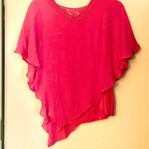 3/$15 💰Women’s beautiful fuschia blouse.